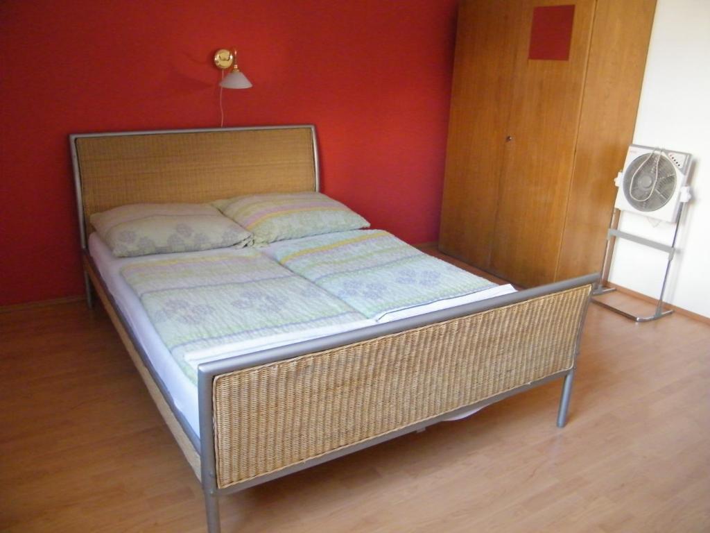 Zrinyi Hostal *